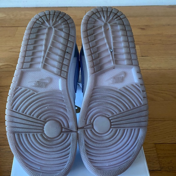 Air Jordan 1 Mid - Picture 4 of 5